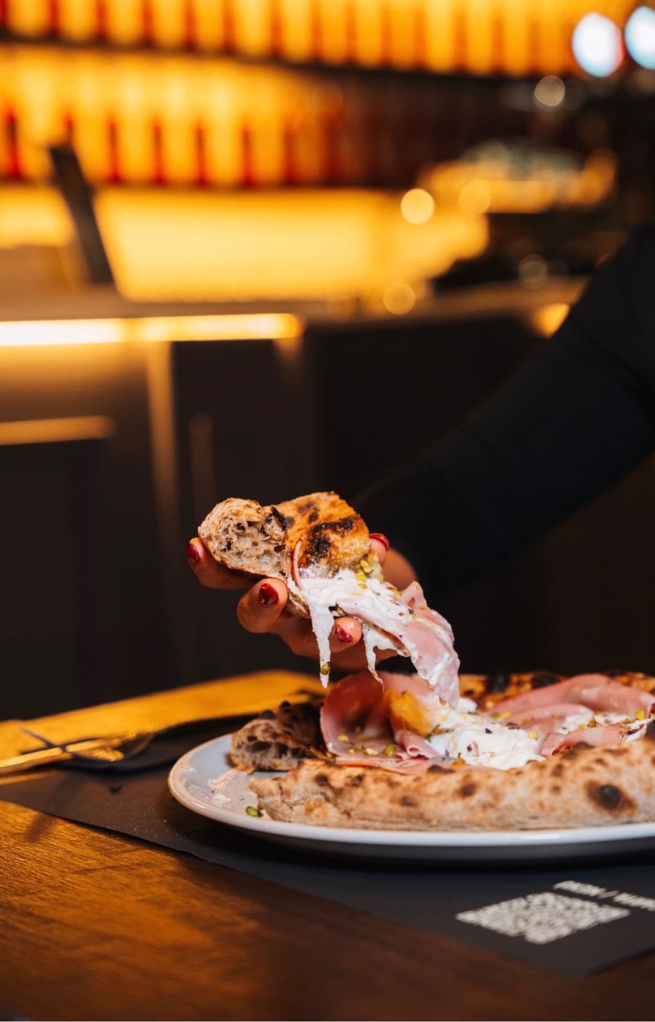 Pizza con mortadela y pistacho en Bottega Marsengo, pizzería en Valencia